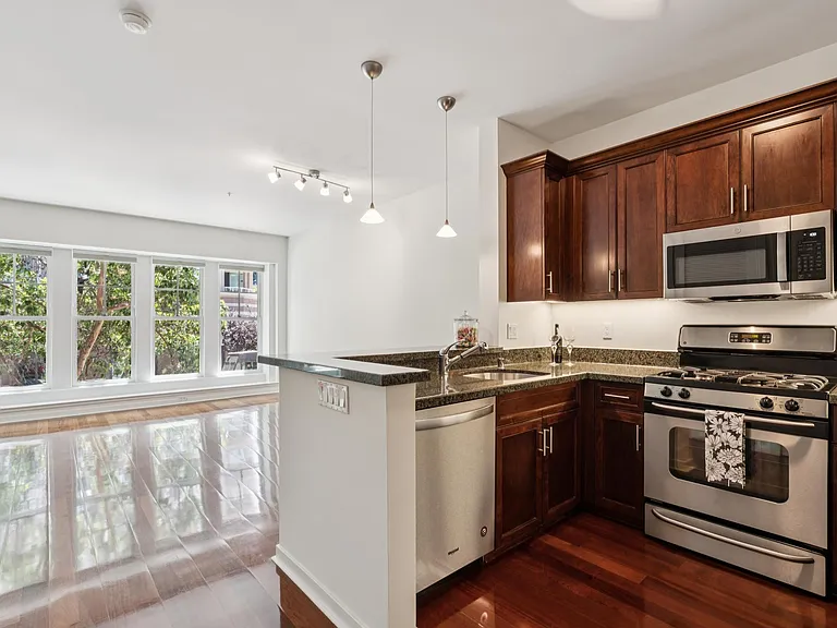 88 Townsend St #108 — Photo 9