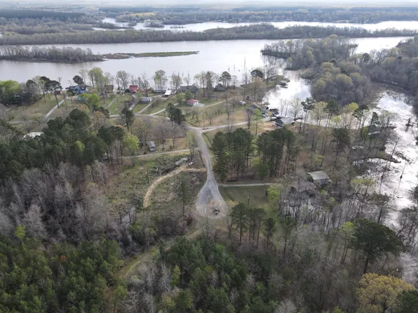 Cypress Gardens Cv, Aberdeen, MS 39730