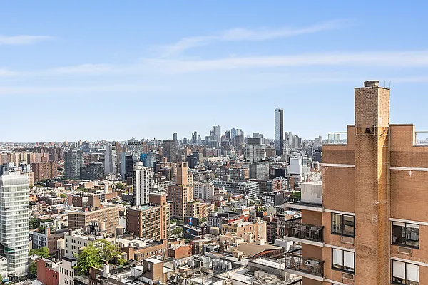 Sold by Douglas Elliman | media 8