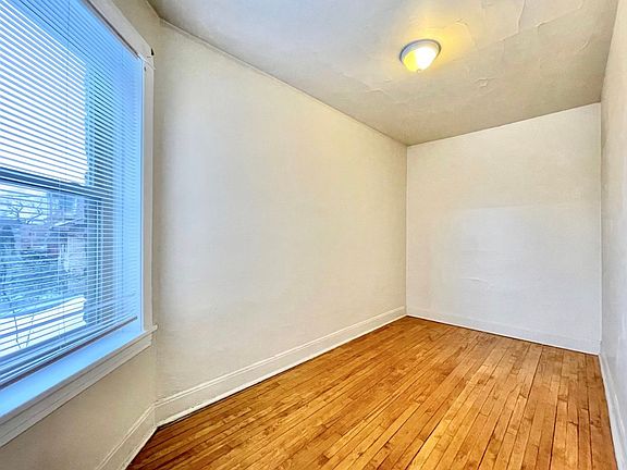 4th image of 3356 S Emerald Ave APT 1R