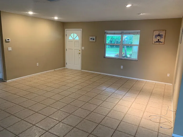 5835 Tanglewood Dr NE — Photo 4