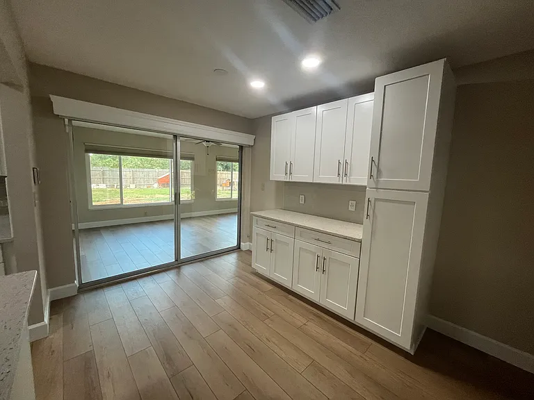 310 Dorchester Dr — Photo 31