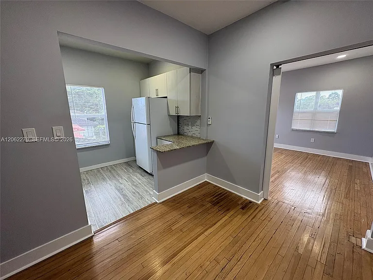 3237 SW 4th St #9 — Photo 5