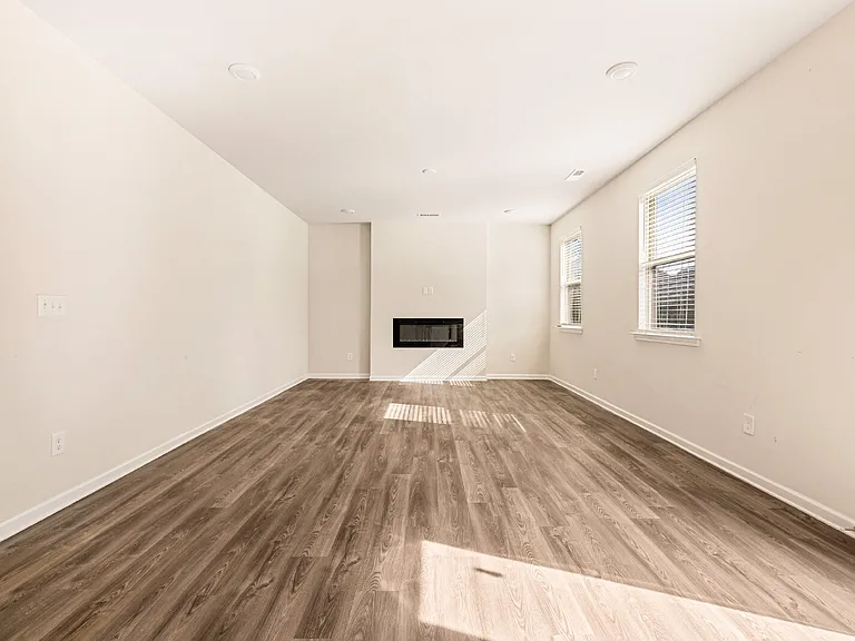 2216 Sussex Rd — Photo 9