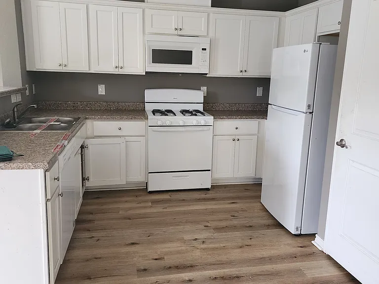 520 E Verbina St — Photo 3