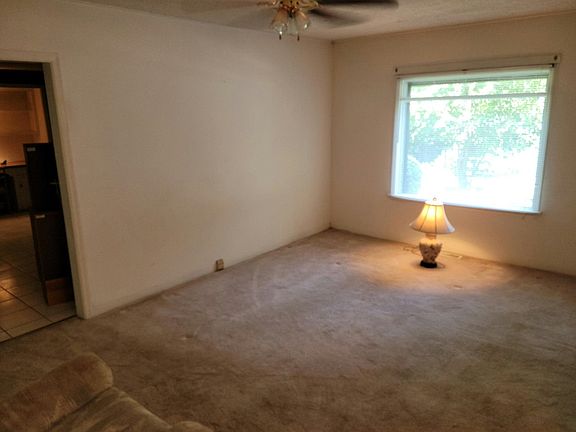 5th image of 437 Spruce St