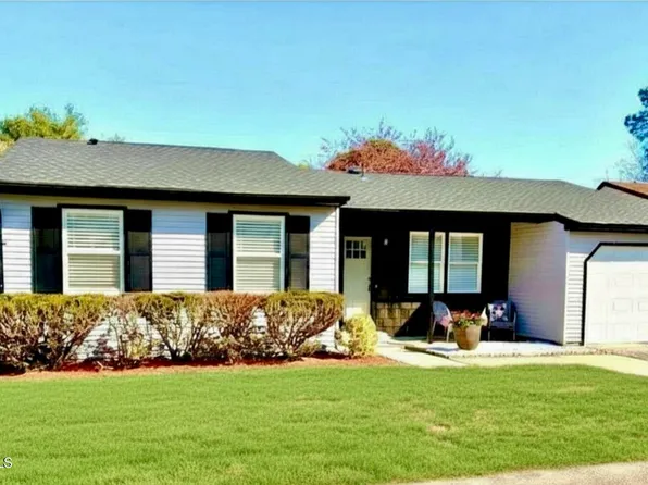 69 Chelsea Dr, Whiting, NJ 08759