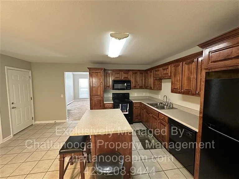 87 Manor Dr — Photo 5