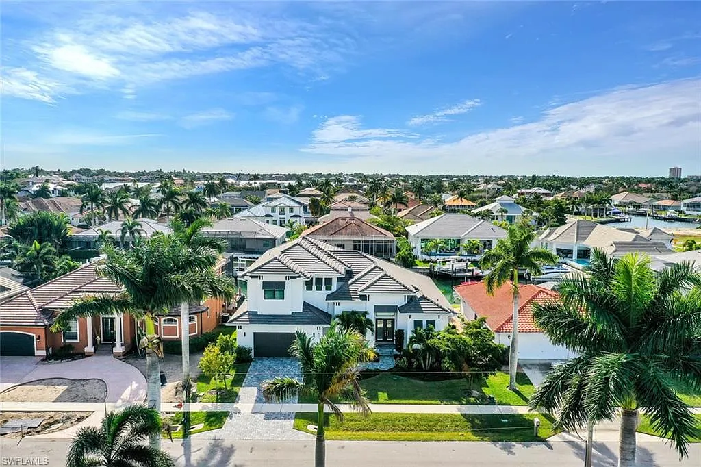 5 bed, 4.0 bath, 3693 sqft, $31,865 — Photo 4