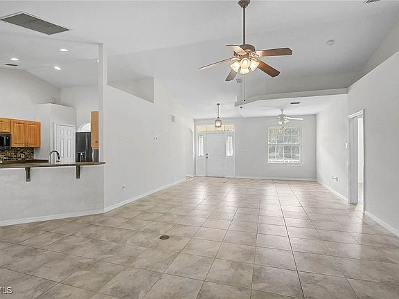 5th image of 950 Elwood Ave