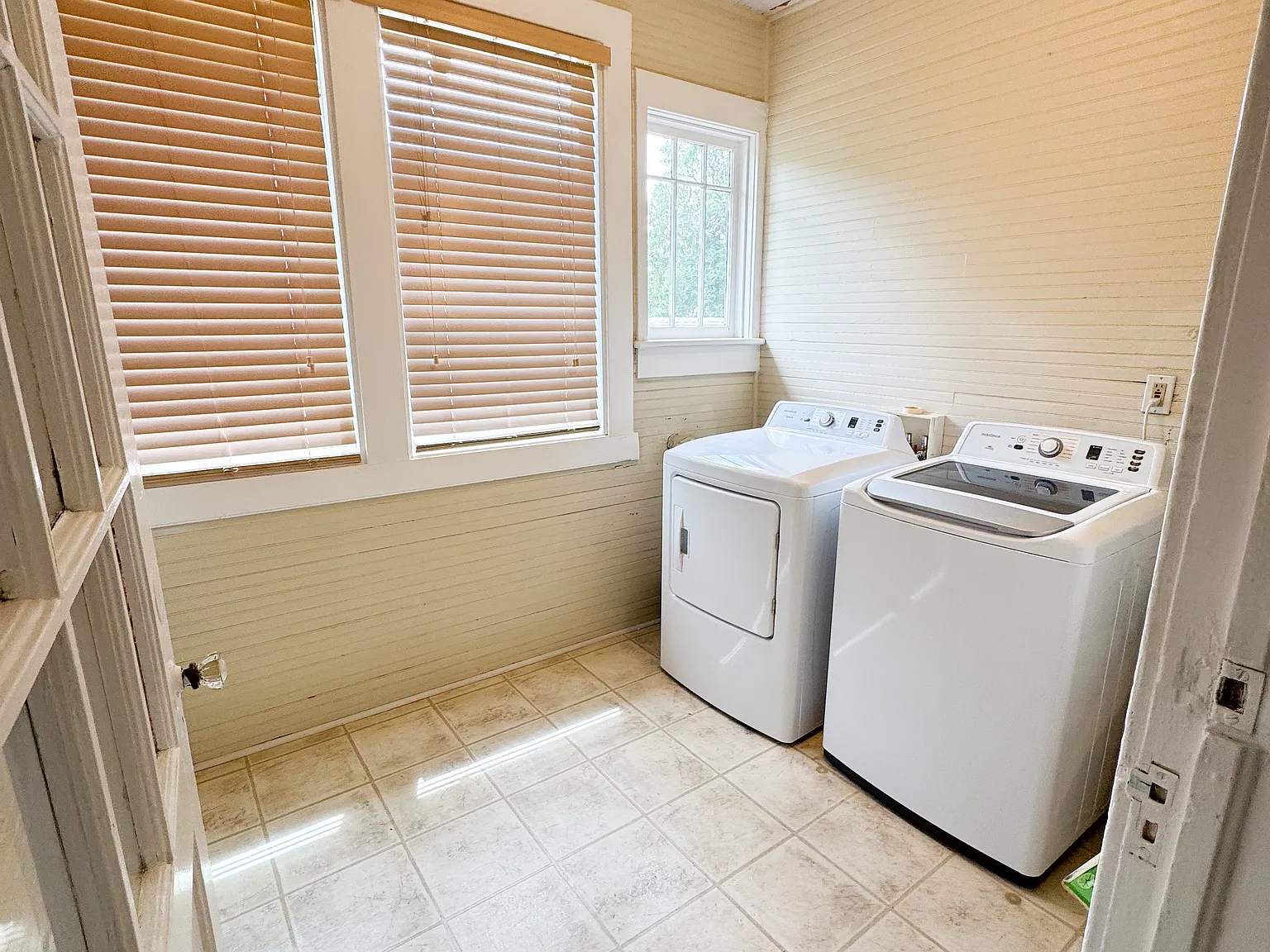 Charming Upstairs 2BR/1BA Historic duplex in Uptown Columbus — Photo 4