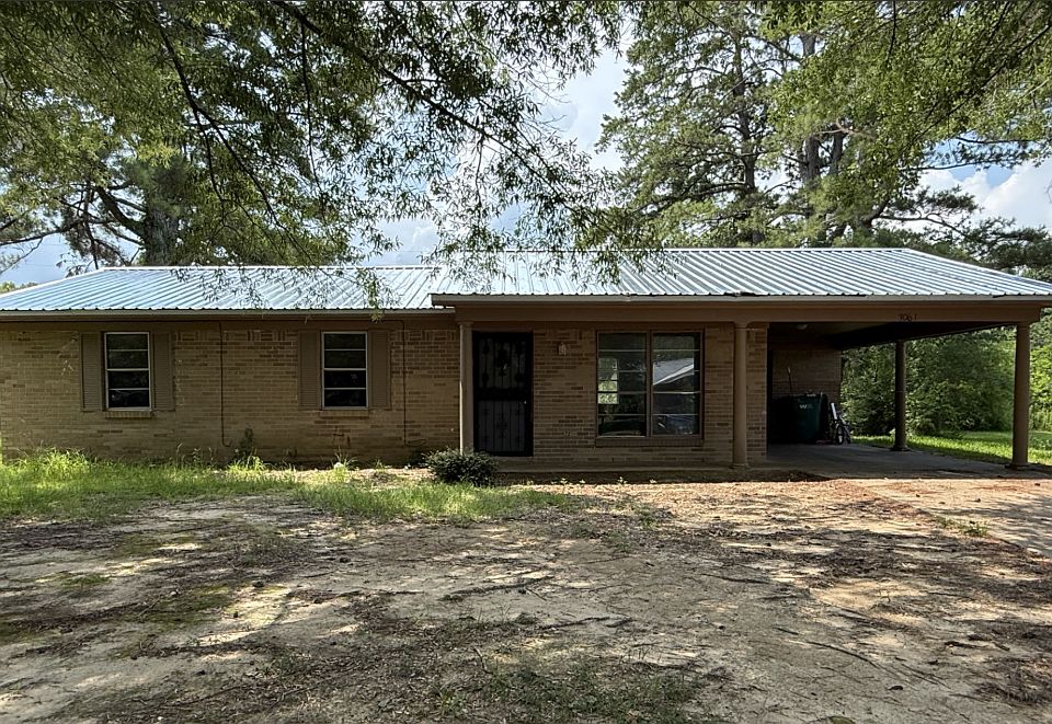 1st image of 3061 Moore Ave
