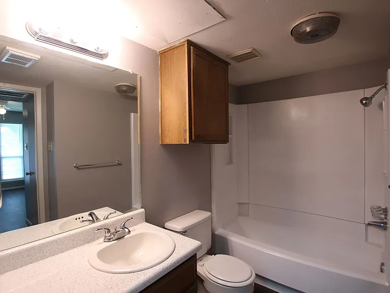Heritage West Apartments — Photo 60