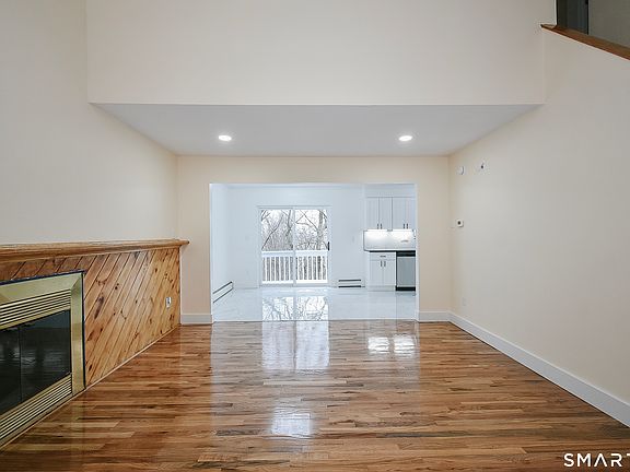 3rd image of 299 Fieldwood Road