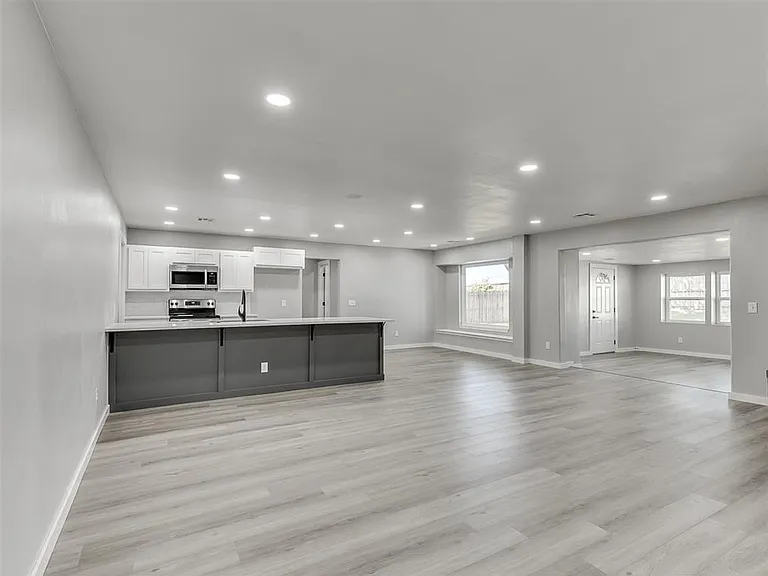 6917 Woodridge Ave — Photo 9