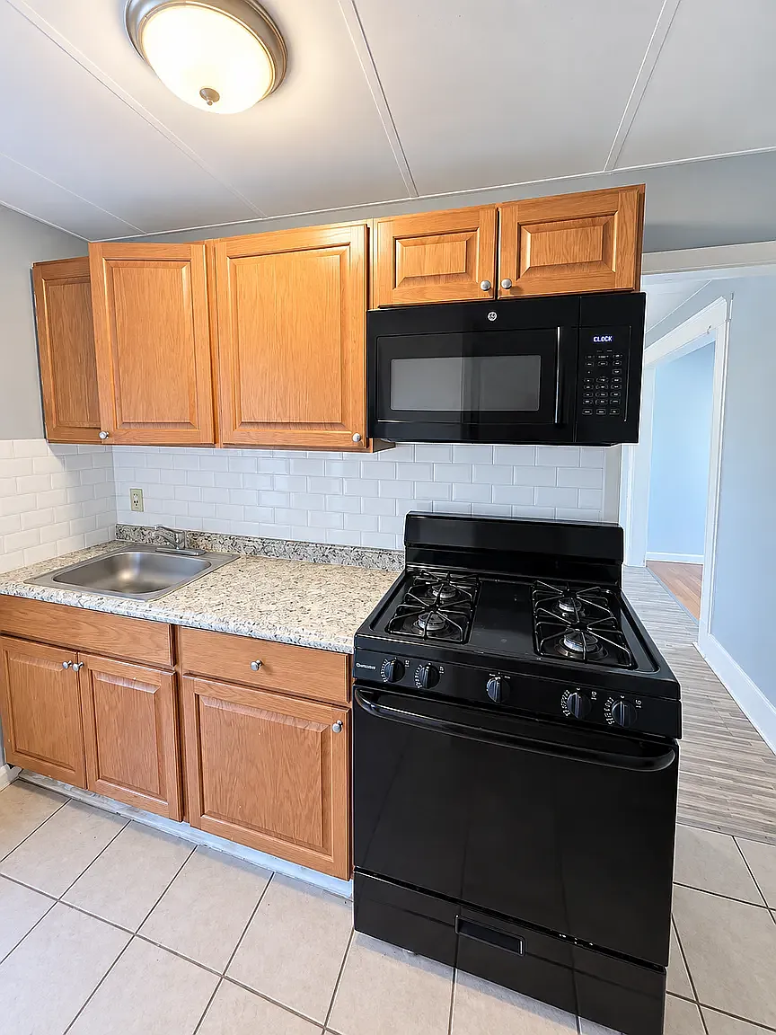 3 Bedroom Apartment for Rent in Plainfield, NJ - Unit E — Photo 2