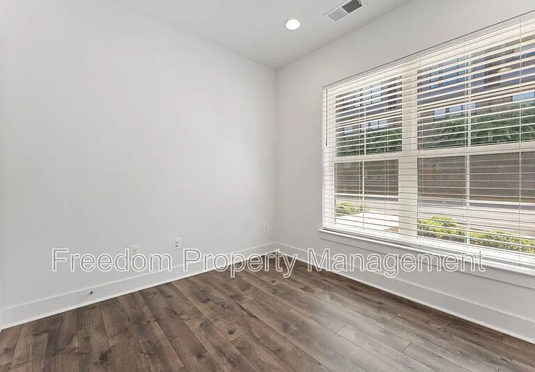 1876 Michael Faraday Dr — Photo 16