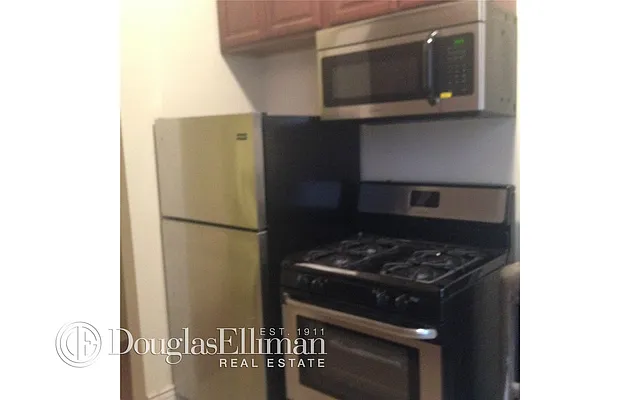 Rented by Douglas Elliman | media 23