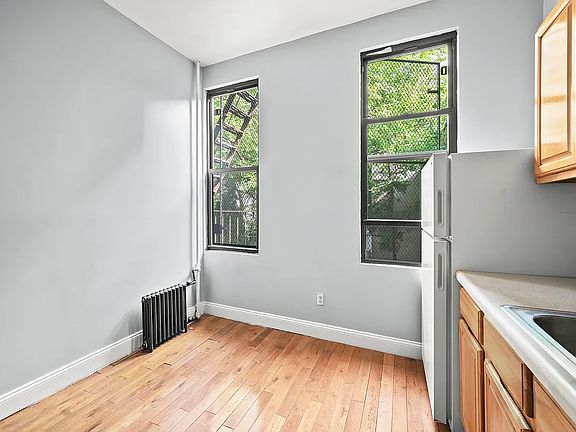 3rd image of 43 Montrose Ave APT 2R