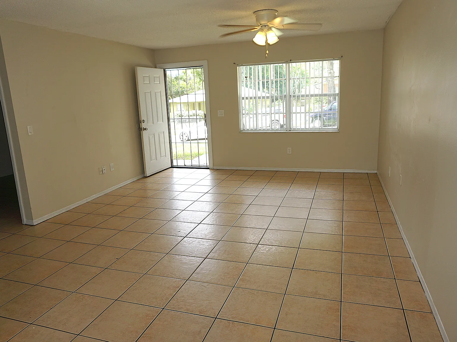 3 bed, 1064 sqft, $1,800 — Photo 4