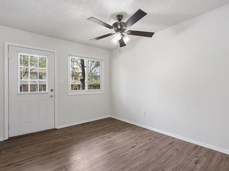 1711 E Walnut Lawn St — Photo 5
