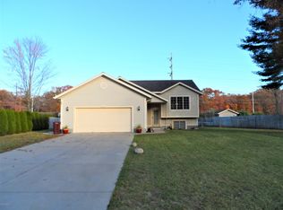 414 S Escanaba Ln, Muskegon, MI 49442
