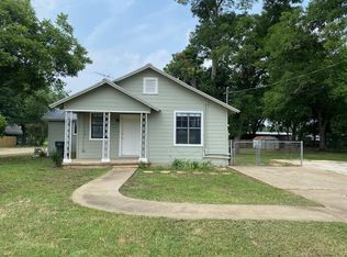 605 Giddings St, Lexington, TX 78947
