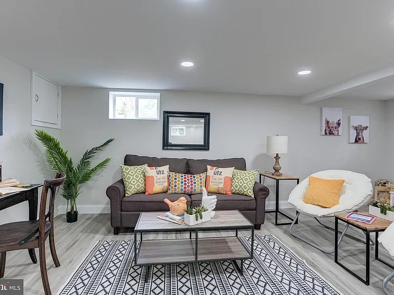 702 Kingston Rd — Photo 16