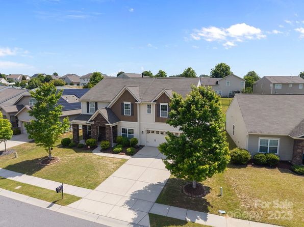 13315 Hunting Birds Ln, Charlotte, NC 28278