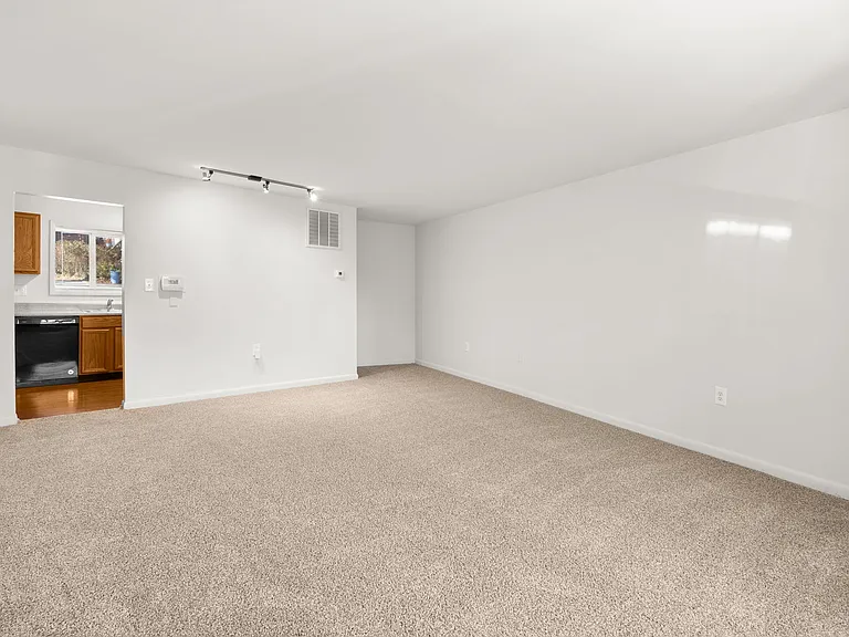 Lake Falls Apartments — Photo 18