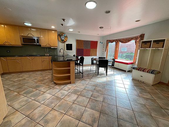 4th image of 4721 Enfield Ave