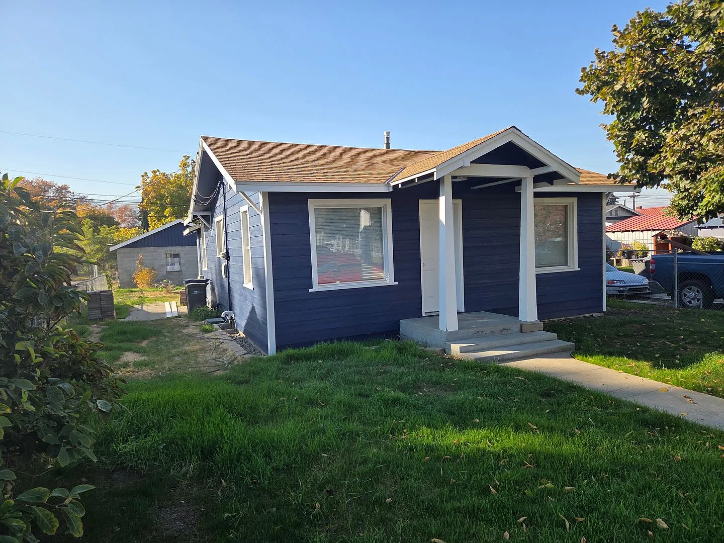 Newly Renovated 2 Bed 1 Bath Comfort and Convenience in Heart of Wenatchee — Photo 3