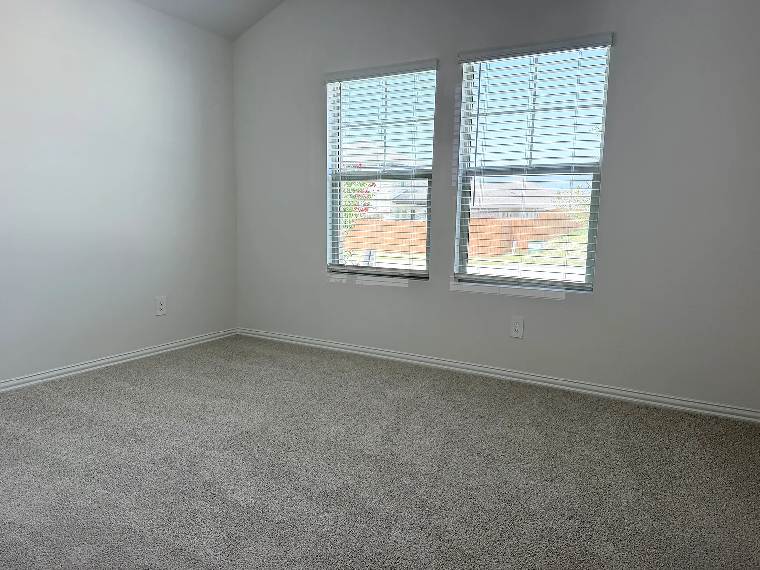 4 bed, 2260 sqft, $2,700 — Photo 2