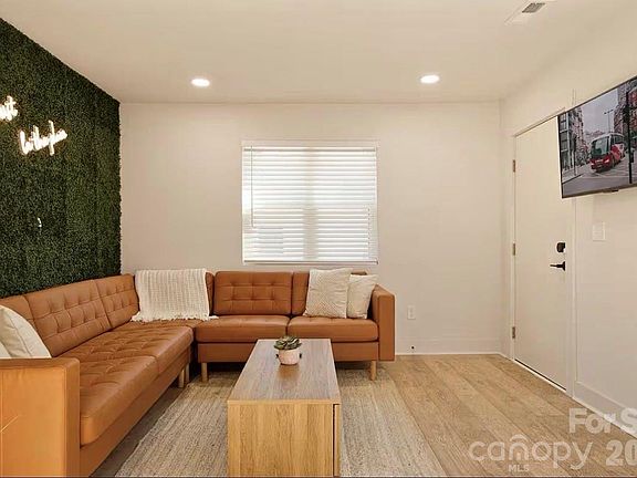 3rd image of 1321/1323 Richmond Pl