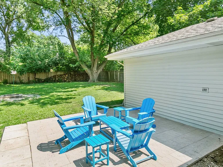 310 Butterfield Ln — Photo 34