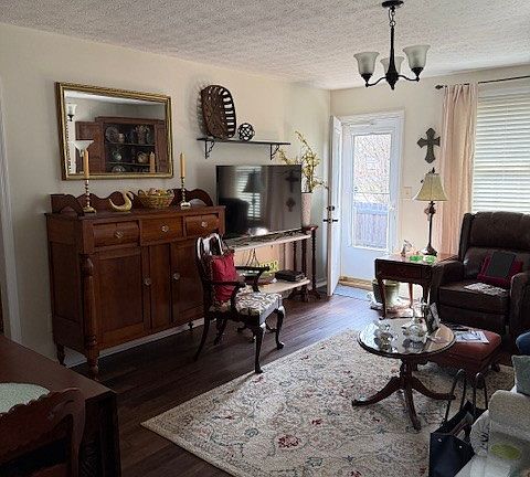 2nd image of 2115 Mockingbird Ln APT A