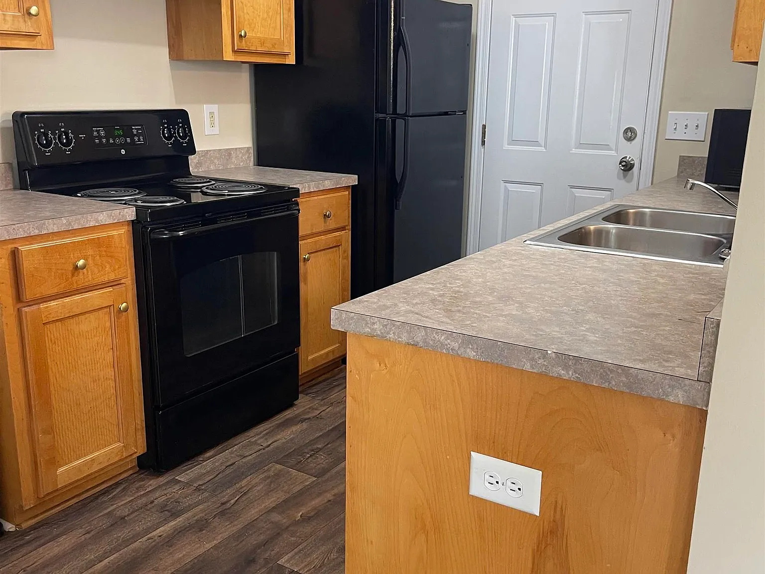 3 bed, 1130 sqft, $1,600 — Photo 4
