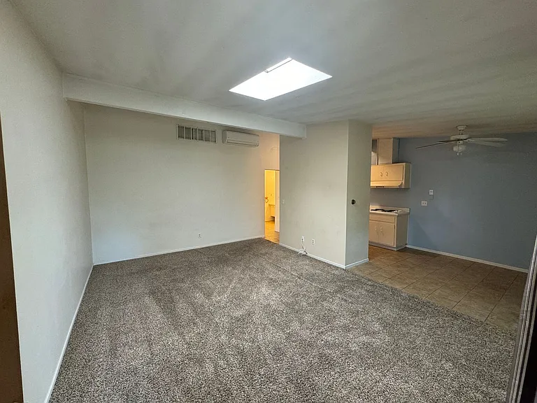 540 Oakdale Ln #J — Photo 6