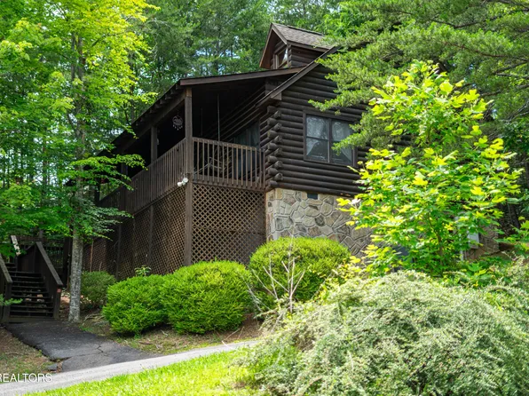 719 Kings Hills Blvd, Pigeon Forge, TN 37863