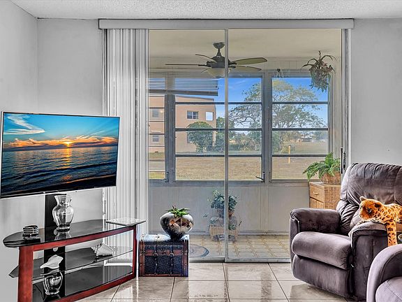 5th image of 9041 Sunrise Lakes Boulevard #113