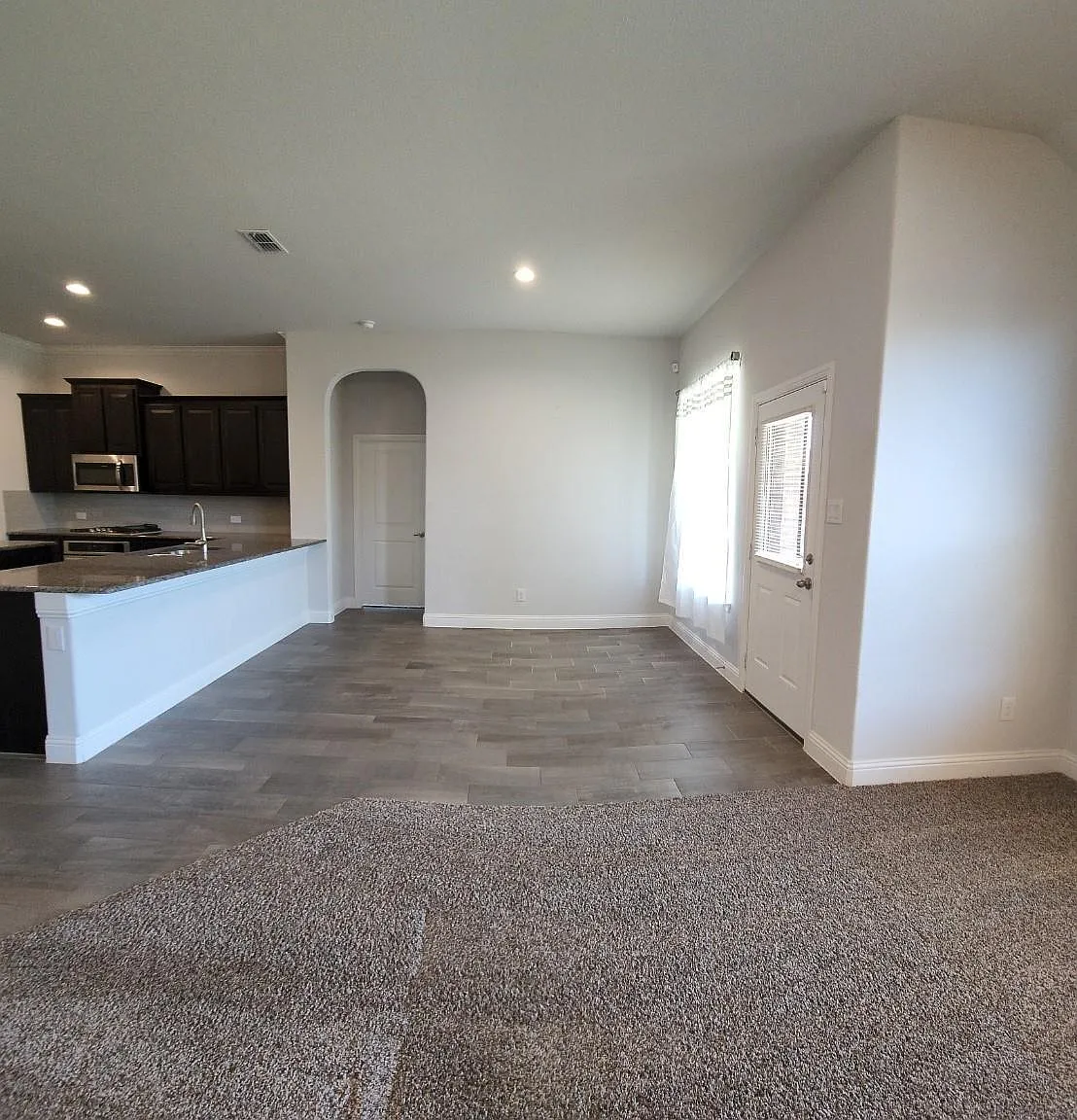 3 bed, 1867 sqft, $2,350 — Photo 2