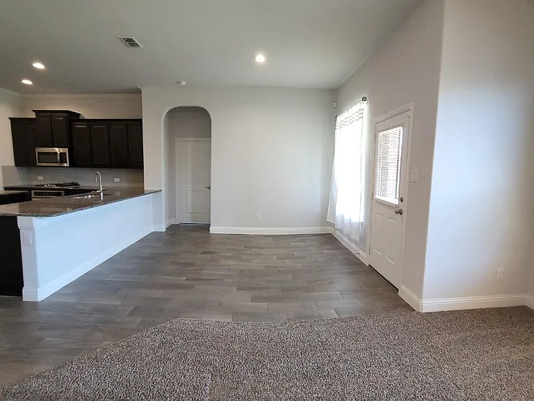 1801 Spinnaker Dr — Photo 2