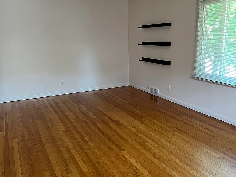 402 Rushmore Ln #4 — Photo 5