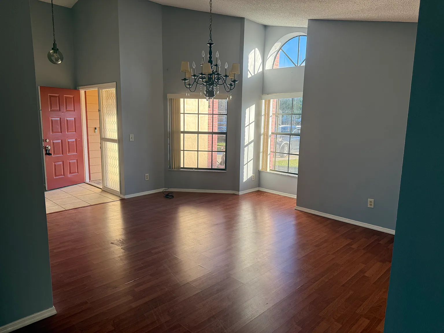 4 bed, 2102 sqft, $2,400 — Photo 3