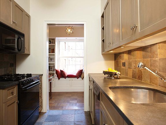 3rd image of 14 Sutton Pl S APT 9G