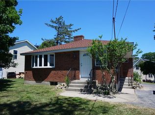 7 Hillcrest Rd, Niantic, CT 06357