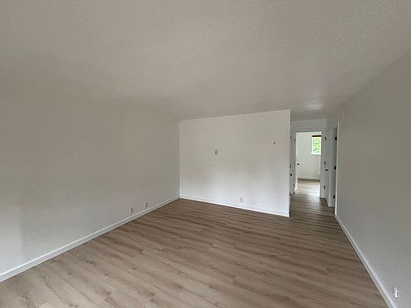5th image of 15548 27th Ave NE #1