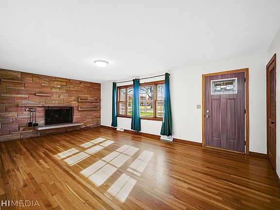 3rd image of 1033 W Illinois Ave