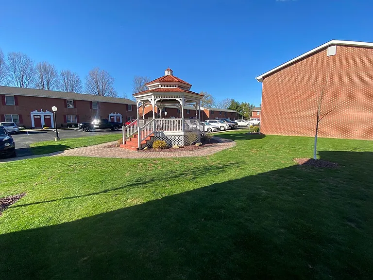 111 Edgewater Vlg #6 — Photo 13