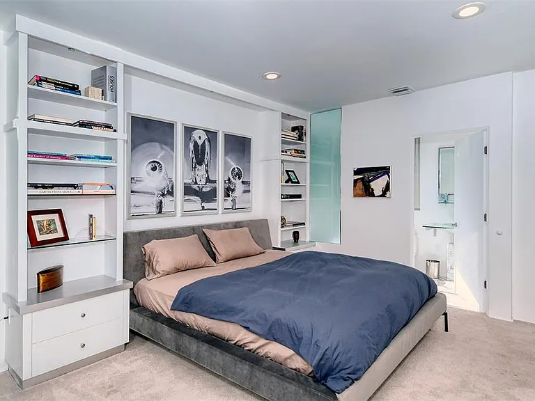 213 N Washington Dr — Photo 63